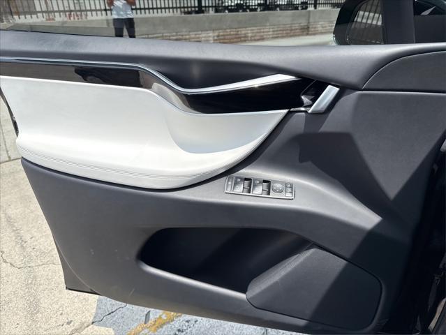 Photo of 2017 Solid Black Tesla Model X