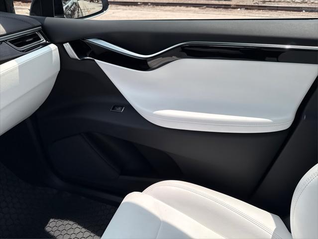 Photo of 2017 Solid Black Tesla Model X