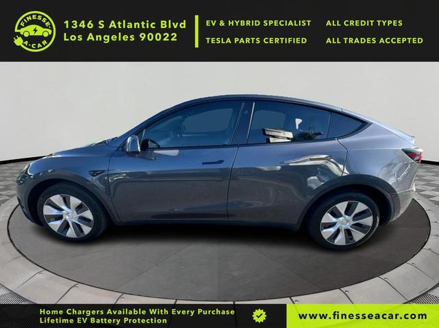 Photo of 2023 Midnight Silver Metallic Tesla Model Y