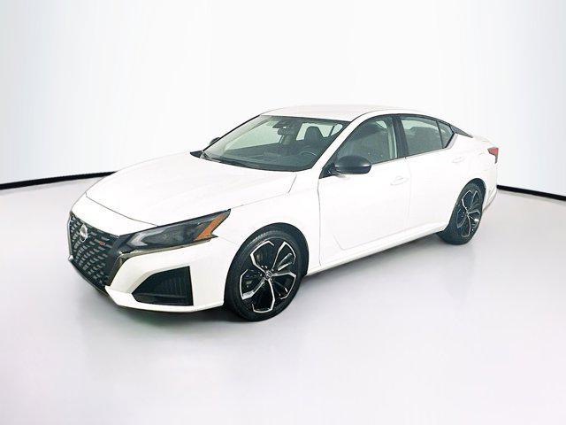 Photo of 2024 Glacier White Nissan Altima