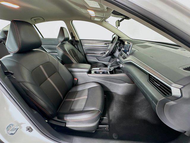 Photo of 2024 Glacier White Nissan Altima