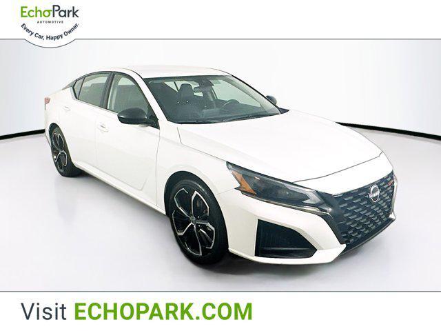 Photo of 2024 Glacier White Nissan Altima