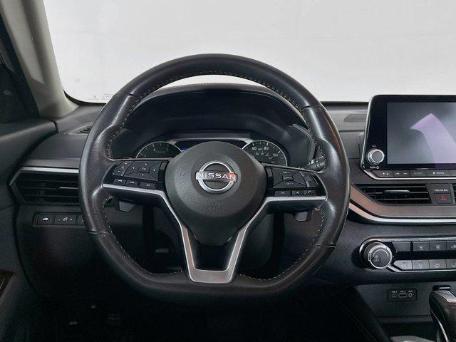 Photo of 2024 Glacier White Nissan Altima