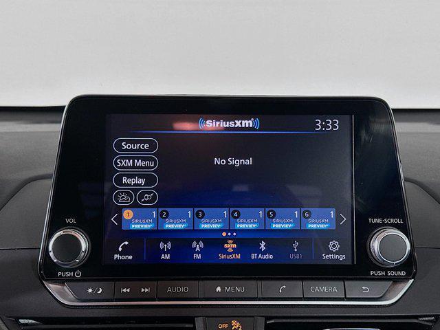 Photo of 2024 Glacier White Nissan Altima