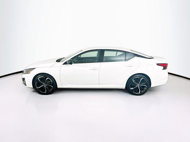 Photo of 2024 Glacier White Nissan Altima