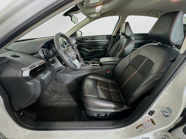 Photo of 2024 Glacier White Nissan Altima