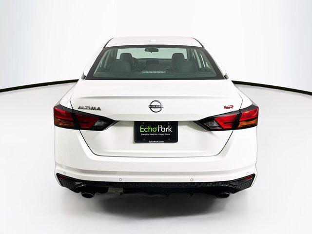 Photo of 2024 Glacier White Nissan Altima