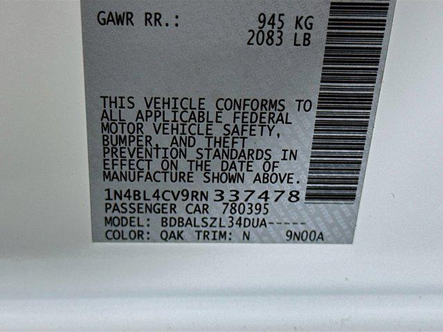Photo of 2024 Glacier White Nissan Altima
