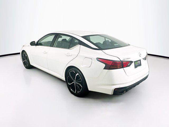 Photo of 2024 Glacier White Nissan Altima