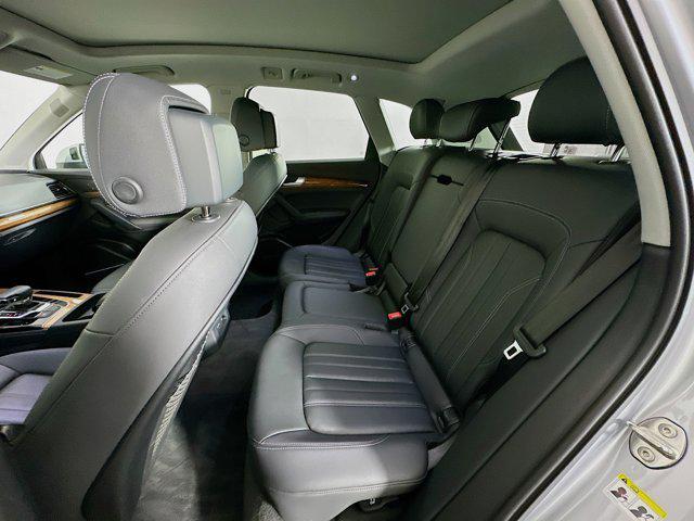 Photo of 2023 Florett Silver Metallic Audi Q5