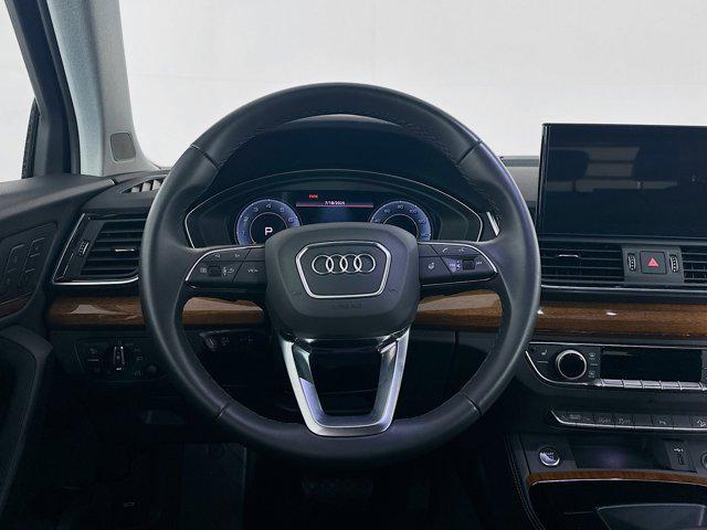 Photo of 2023 Florett Silver Metallic Audi Q5