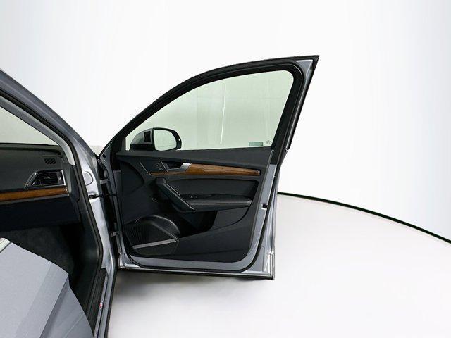 Photo of 2023 Florett Silver Metallic Audi Q5