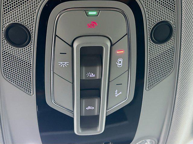 Photo of 2023 Florett Silver Metallic Audi Q5