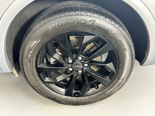 Photo of 2023 Florett Silver Metallic Audi Q5