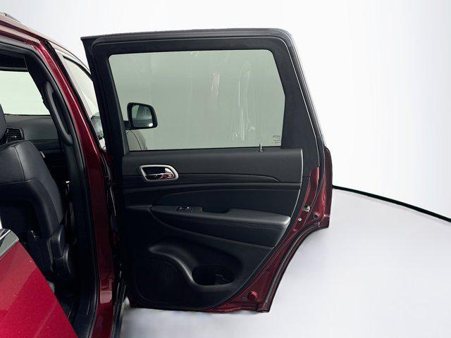 Photo of 2021 Velvet Red Pearlcoat Jeep Grand Cherokee