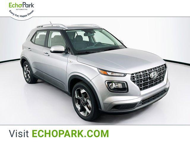Photo of 2024 Shimmering Silver Hyundai VENUE