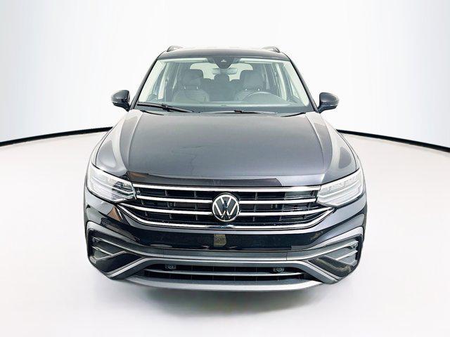Photo of 2024 Deep Black Pearl Volkswagen Tiguan