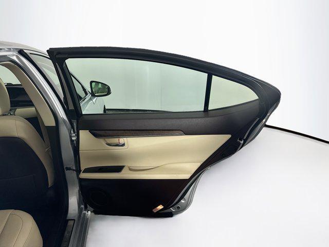 Photo of 2017 Silver Lining Metallic Lexus ES 350