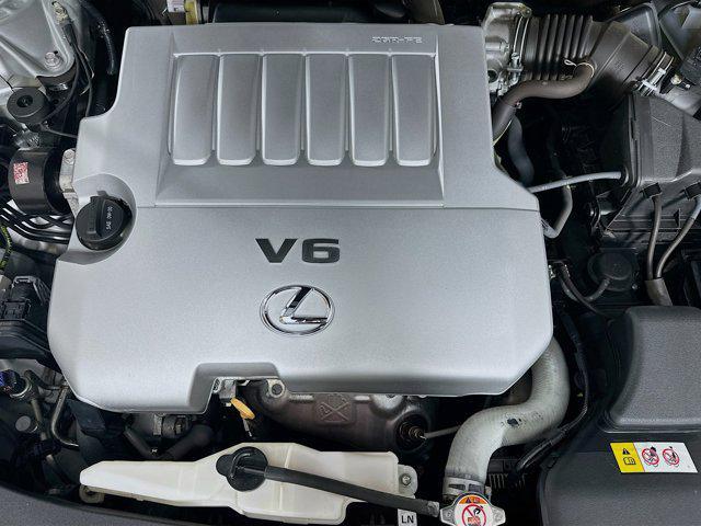 Photo of 2017 Silver Lining Metallic Lexus ES 350