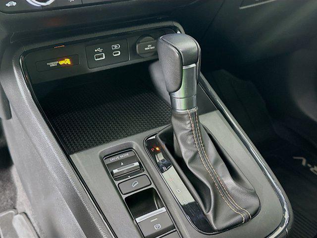 Photo of 2025 Platinum White Pearl Honda CR-V Hybrid