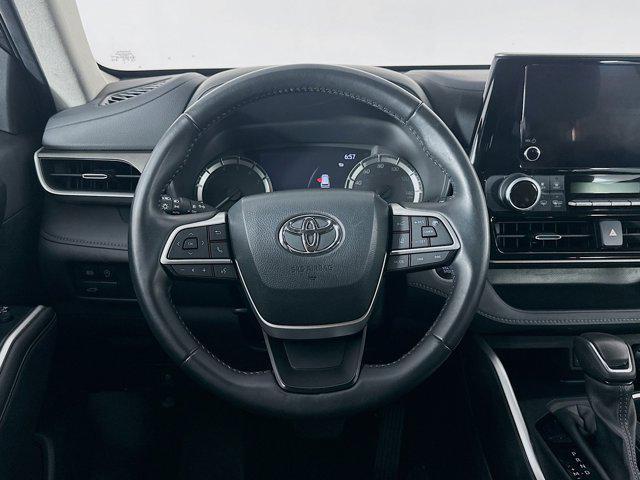 Photo of 2024 Magnetic Gray Metallic Toyota Highlander