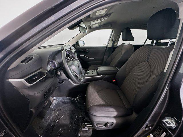 Photo of 2024 Magnetic Gray Metallic Toyota Highlander