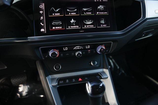 Photo of 2023 Glacier White Audi Q3