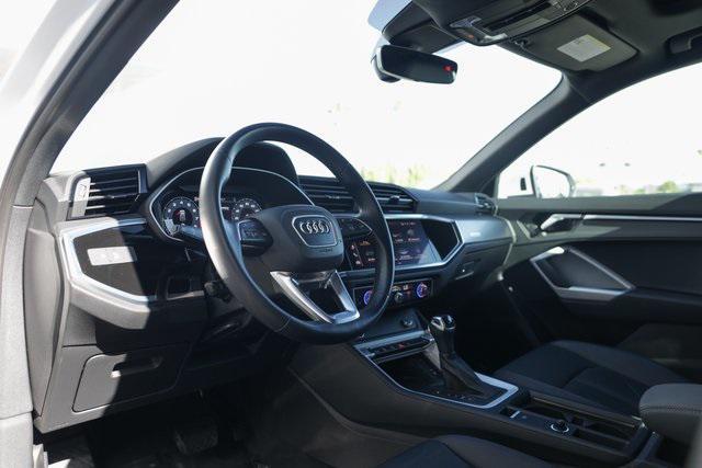 Photo of 2023 Glacier White Audi Q3