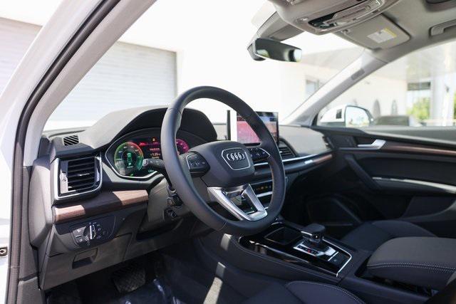 Photo of 2025 Glacier White Metallic Audi Q5