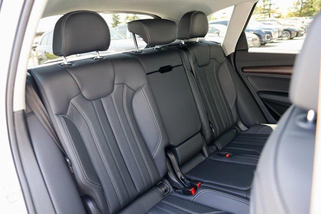 Photo of 2025 Glacier White Metallic Audi Q5