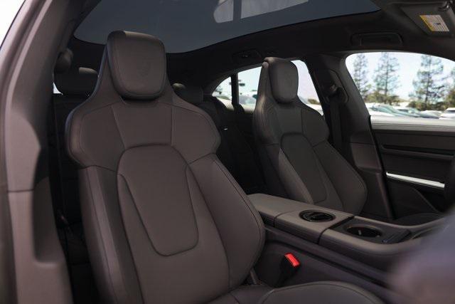 Photo of 2023 Mamba Green Metallic Porsche Taycan