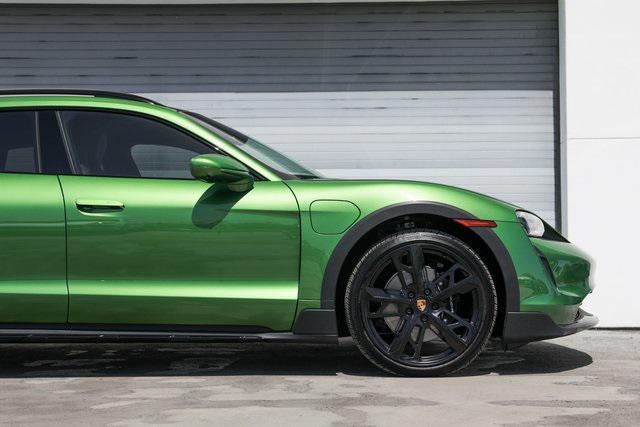 Photo of 2023 Mamba Green Metallic Porsche Taycan