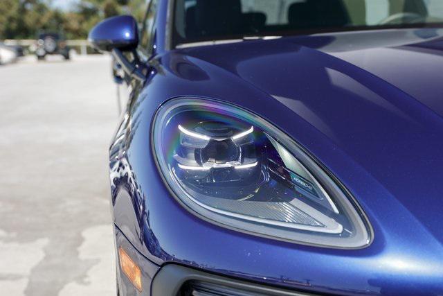 Photo of 2025 Gentian Blue Metallic Porsche Macan