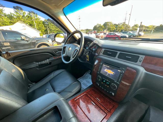 Photo of 2013 Black Chevrolet Suburban