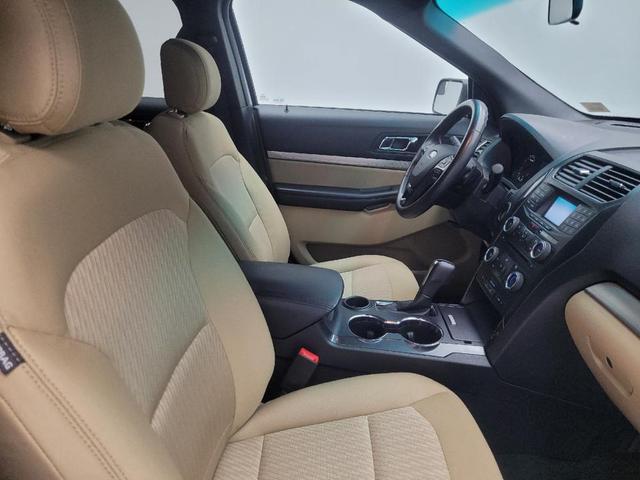 Photo of 2016 Oxford White Ford Explorer