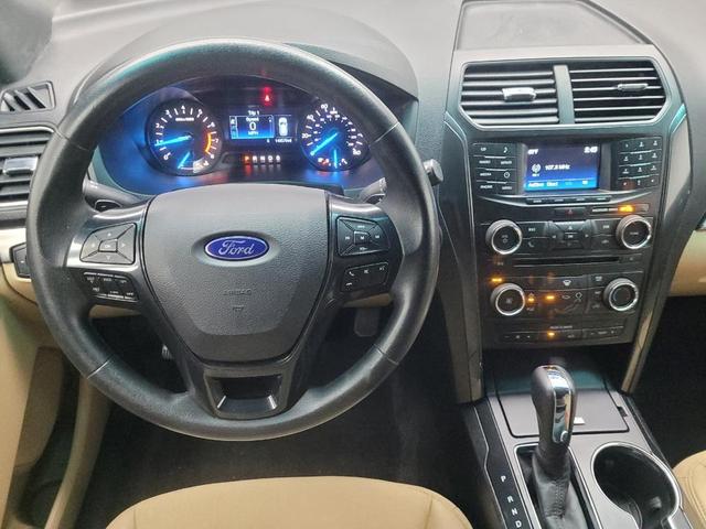Photo of 2016 Oxford White Ford Explorer