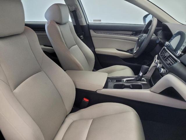 Photo of 2018 Platinum White Pearl Honda Accord