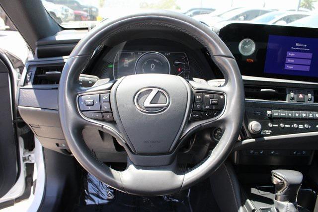 Photo of 2023 Eminent White Pearl Lexus ES 300h