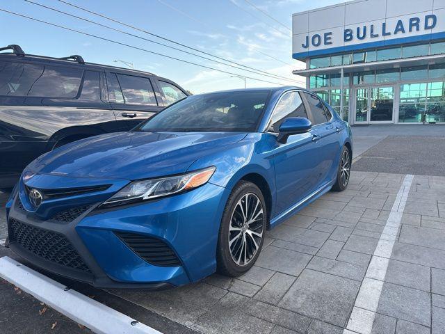 Photo of 2018 Blue Streak Metallic Toyota Camry