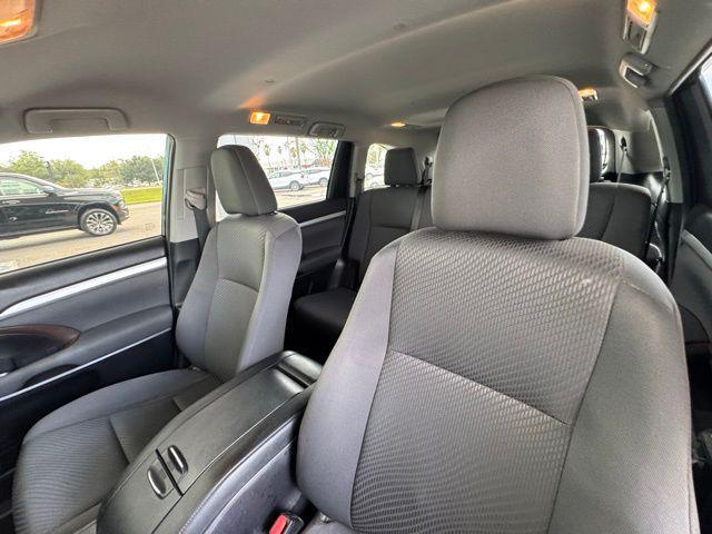 Photo of 2019 Midnight Black Metallic Toyota Highlander