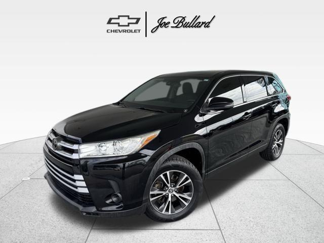 Photo of 2019 Midnight Black Metallic Toyota Highlander