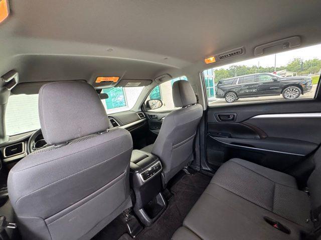 Photo of 2019 Midnight Black Metallic Toyota Highlander