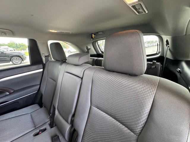 Photo of 2019 Midnight Black Metallic Toyota Highlander