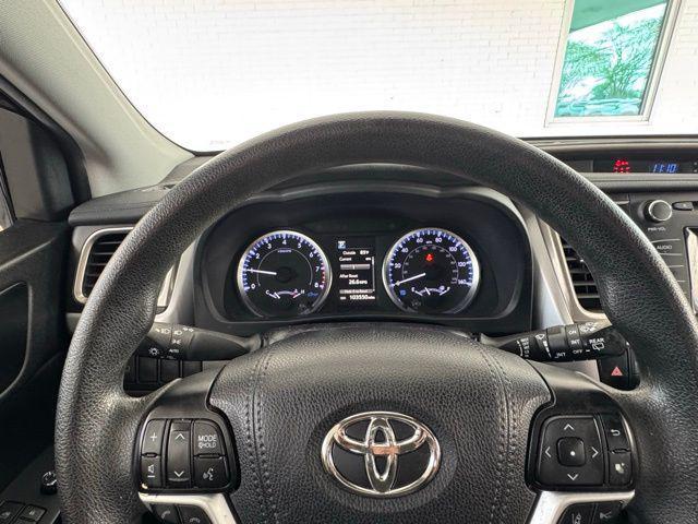 Photo of 2019 Midnight Black Metallic Toyota Highlander