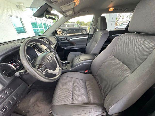 Photo of 2019 Midnight Black Metallic Toyota Highlander