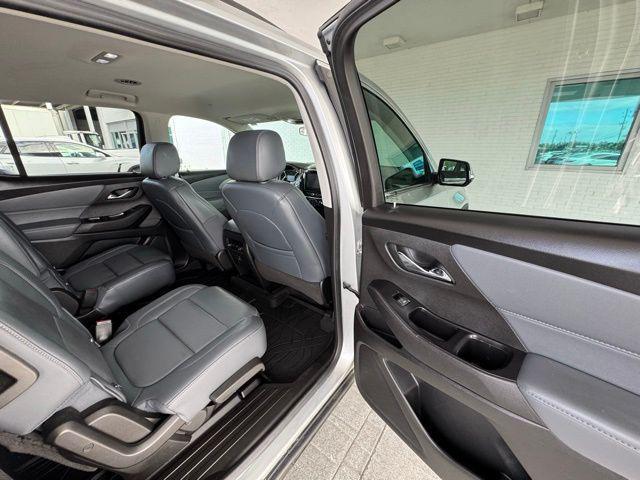 Photo of 2020 Silver Ice Metallic Chevrolet Traverse