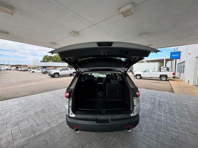 Photo of 2020 Silver Ice Metallic Chevrolet Traverse