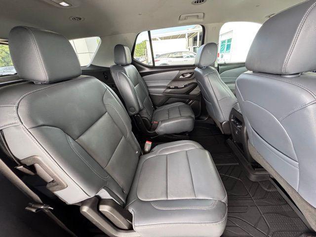 Photo of 2020 Silver Ice Metallic Chevrolet Traverse