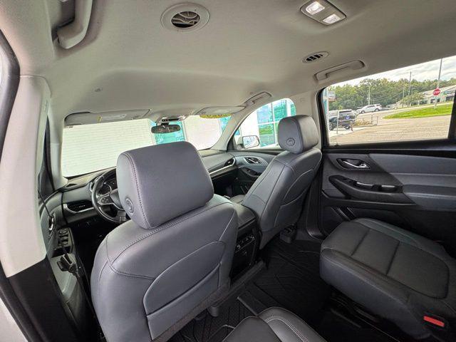 Photo of 2020 Silver Ice Metallic Chevrolet Traverse