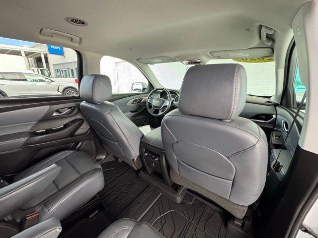Photo of 2020 Silver Ice Metallic Chevrolet Traverse